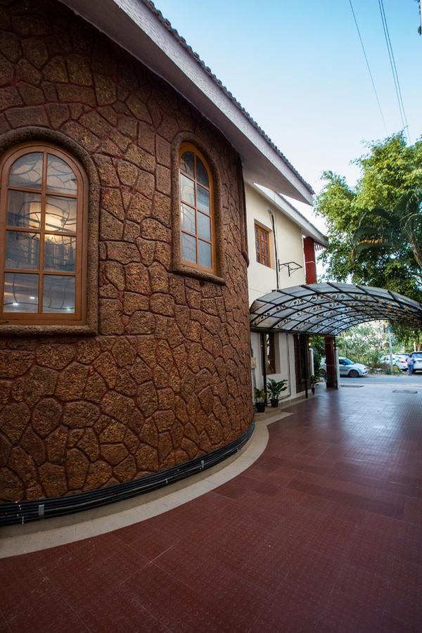 Redstone Villa And Suites Bangalore Buitenkant foto